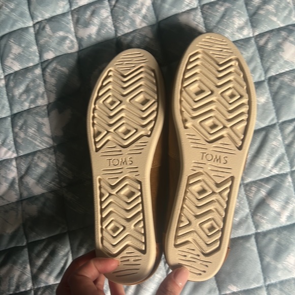 Toms Star Wars edition, brown nubuck size 6.5 never worn - Picture 4 of 4